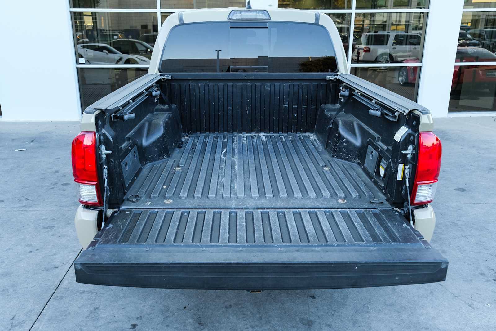 Used 2017 Toyota Tacoma TRD Sport w/ Tow Package (A/T) AWD/4WD image 17