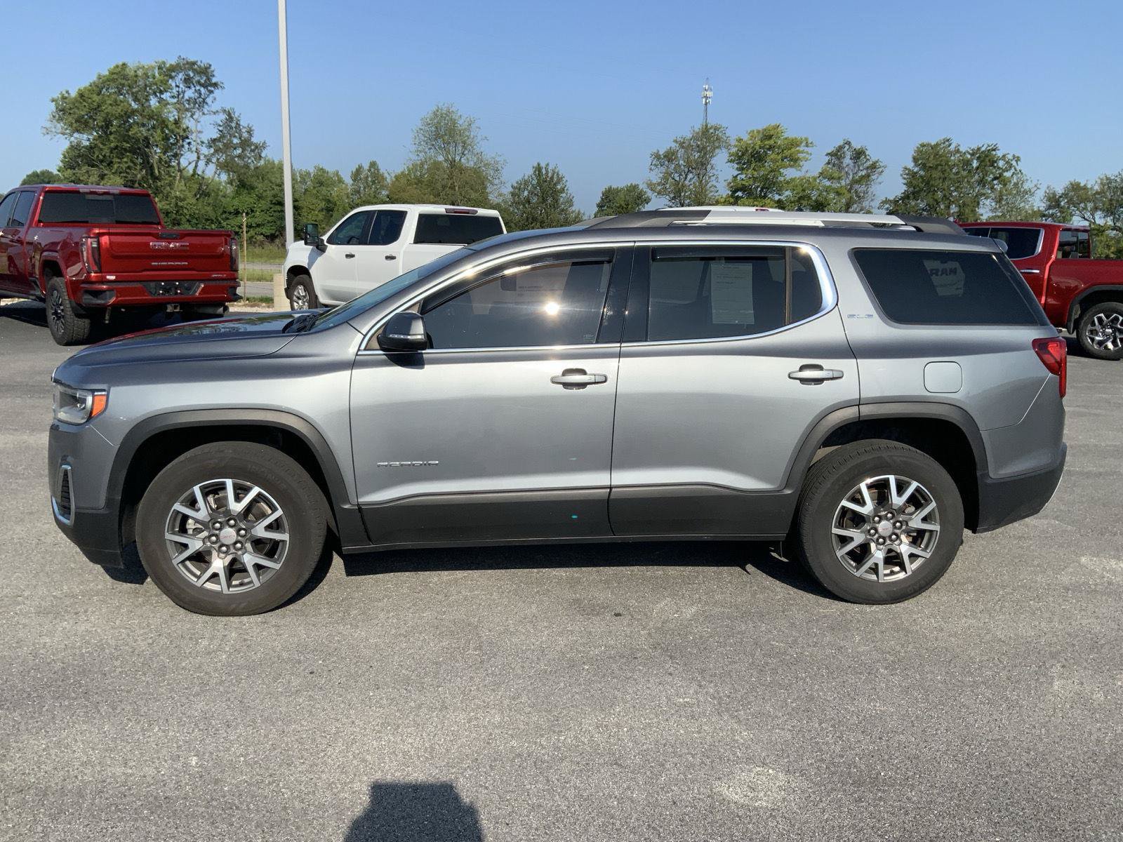 Used 2021 GMC Acadia SLE w/ Driver Convenience Package FWD image 4