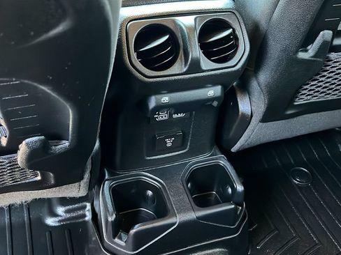 Used 2021 Jeep Wrangler Unlimited Rubicon AWD/4WD image 10