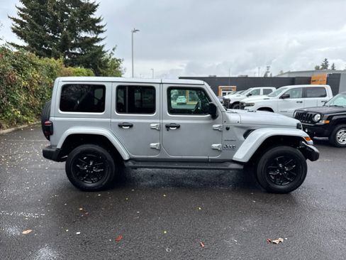 Used 2023 Jeep Wrangler Unlimited Sahara w/ Cold Weather Group AWD/4WD image 11