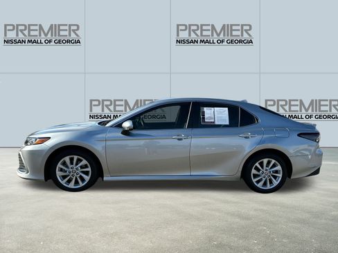 Used 2022 Toyota Camry LE image 8