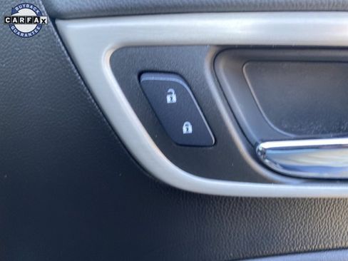 Used 2020 GMC Yukon Denali w/ Denali Premium Package image 16