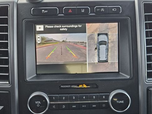 Used 2019 Ford Expedition Max Platinum RWD image 16