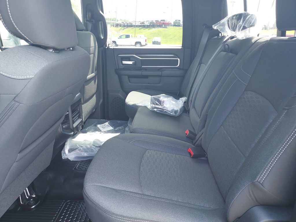 New 2026 RAM 3500 Big Horn AWD/4WD image 23