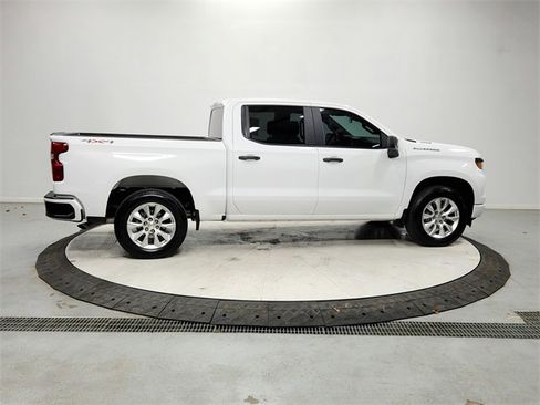 Used 2025 Chevrolet Silverado 1500 Custom image 8