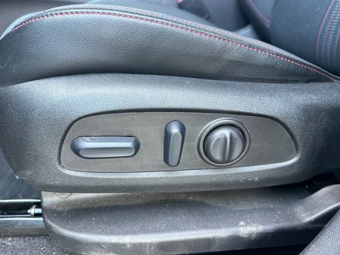 Used 2023 Chevrolet Equinox RS FWD image 13