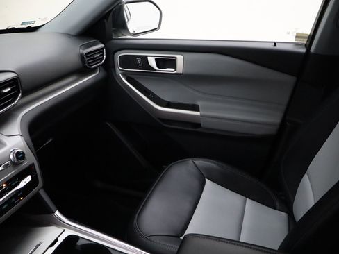 Used 2023 Ford Explorer XLT w/ Equipment Group 202A image 23