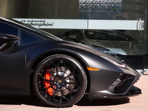 Used 2020 Lamborghini Huracan EVO image 9