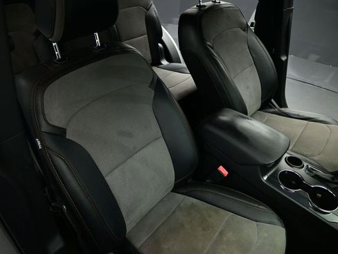 Used 2017 Ford Explorer XLT w/ Equipment Group 202A image 29