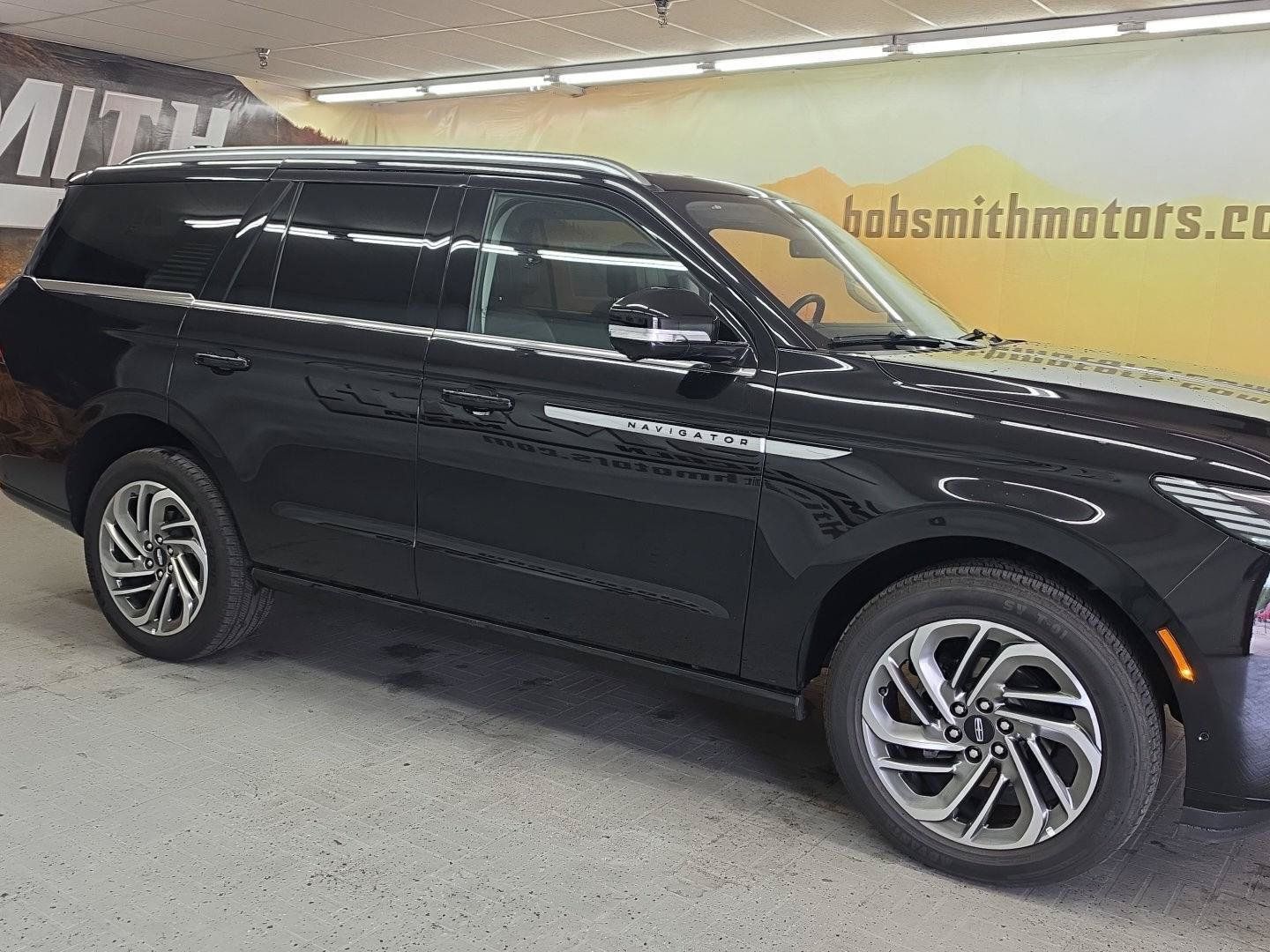 Certified 2025 Lincoln Navigator Reserve AWD/4WD image 22