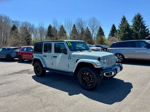 Used 2023 Jeep Wrangler Sahara image 7