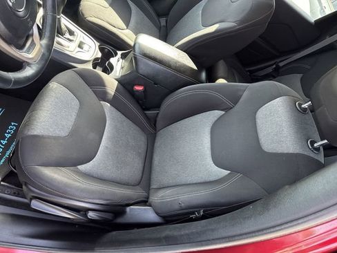 Used 2014 Jeep Cherokee Latitude w/ Cold Weather Group FWD image 18