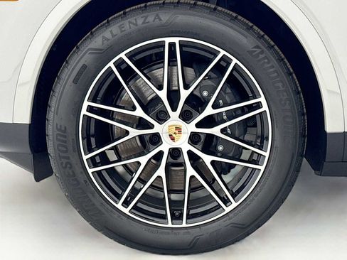 New 2025 Porsche Cayenne Coupe image 33