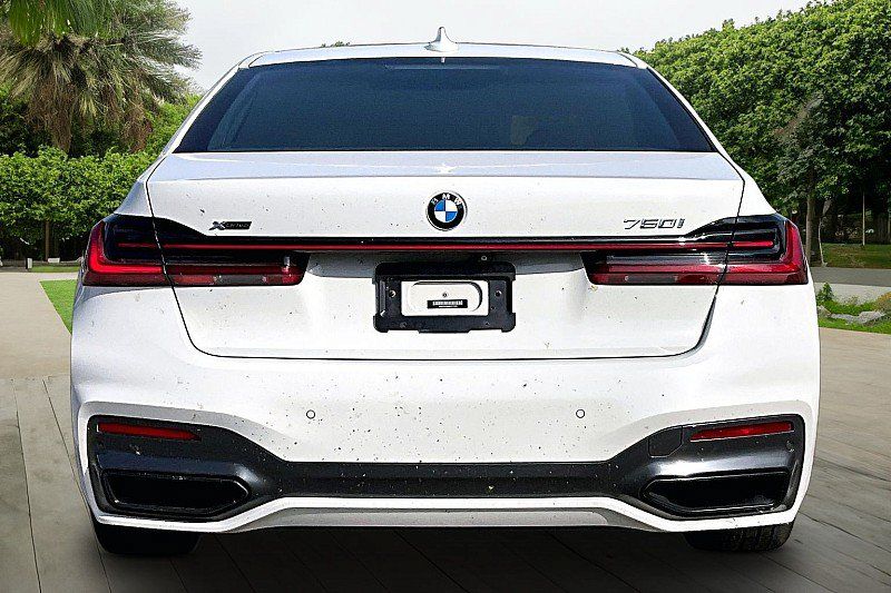 Used 2021 BMW 750i xDrive w/ Executive Package AWD/4WD image 3