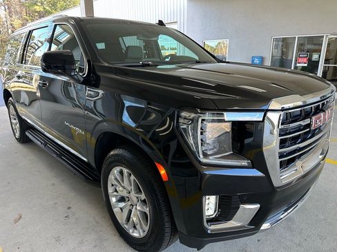 Used 2024 GMC Yukon XL SLT w/ SLT Luxury Package image 8