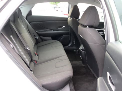 Used 2024 Hyundai Elantra SEL FWD image 13