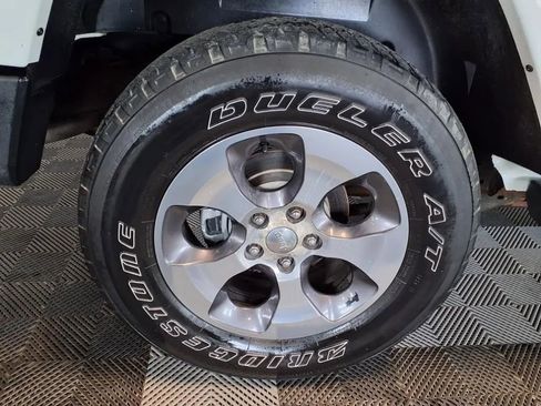 Used 2016 Jeep Wrangler Unlimited Sahara AWD/4WD image 8