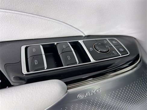 Used 2026 Cadillac Lyriq Premium Luxury image 24