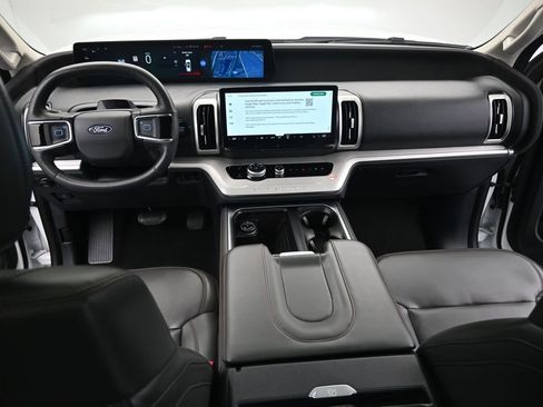 Used 2025 Ford Expedition Active AWD/4WD image 25