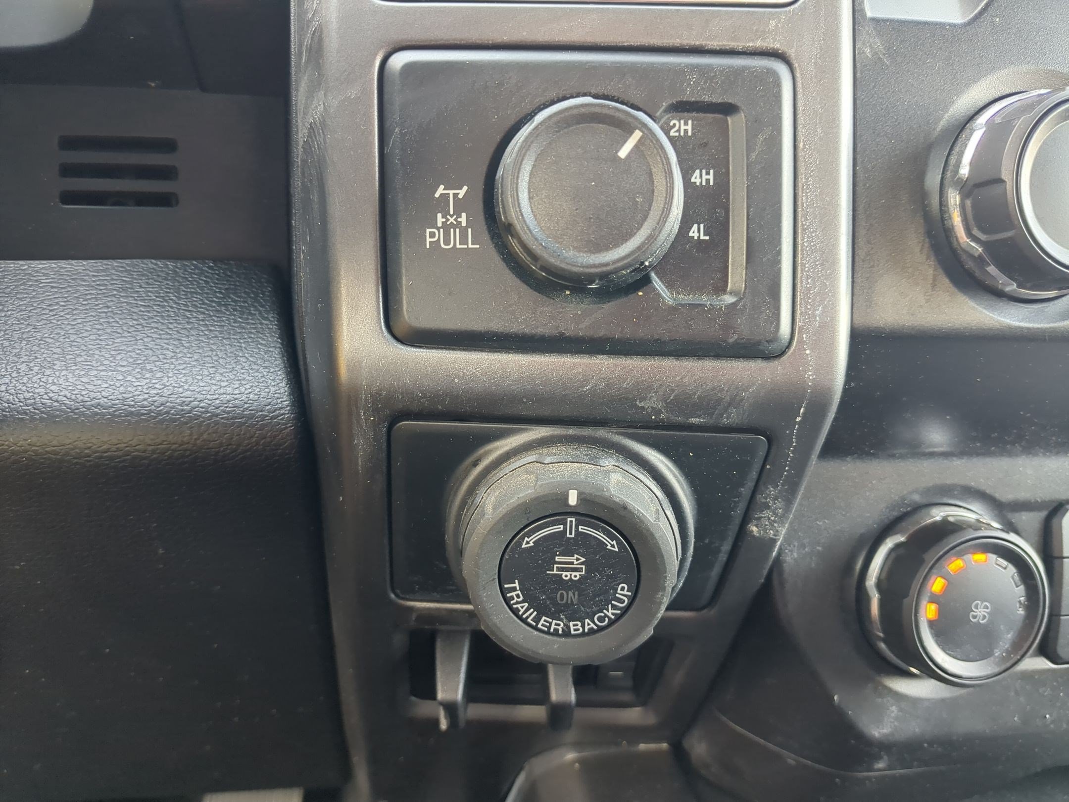 Used 2019 Ford F150 XLT w/ Equipment Group 302A Luxury AWD/4WD image 25