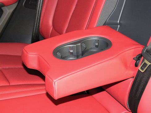 Used 2025 Porsche Macan image 33