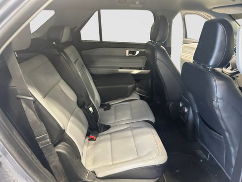 Used 2021 Ford Explorer XLT w/ Equipment Group 202A RWD image 12