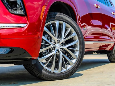 Used 2025 Buick Enclave Avenir w/ Trailering Package, 5000 lbs. FWD image 2