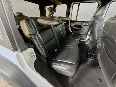 Used 2018 Jeep Wrangler Unlimited Sport S AWD/4WD image 32