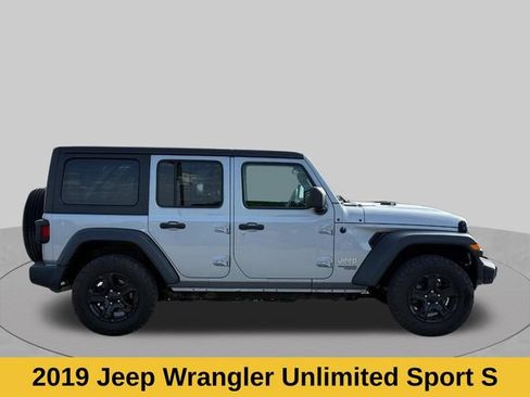 Used 2019 Jeep Wrangler Unlimited Sport S AWD/4WD image 3