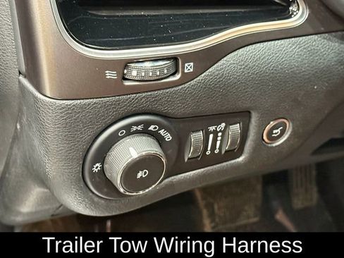 Used 2019 Jeep Cherokee Overland w/ Technology Group image 23