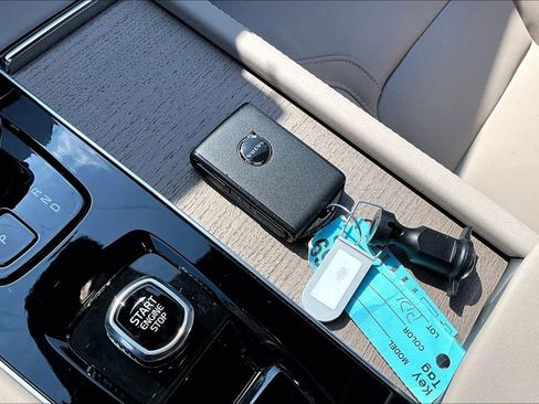 New 2026 Volvo XC90 T8 Core w/ Protection Package Premier image 34