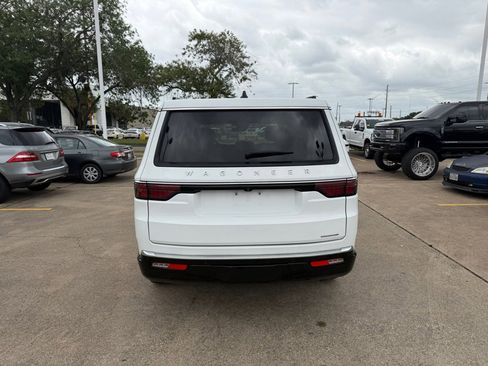 Used 2024 Jeep Wagoneer Series III w/ Flexible Seating Group AWD/4WD image 11