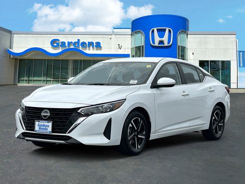 Used 2025 Nissan Sentra SV FWD image 3