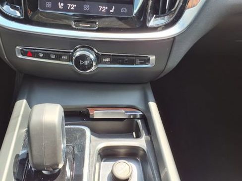 Certified 2025 Volvo V60 B5 Cross Country Plus AWD/4WD image 28