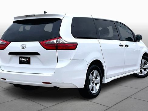 Used 2020 Toyota Sienna L image 11