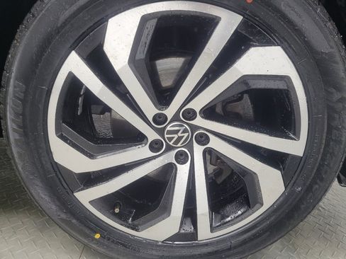 Used 2020 Volkswagen Atlas Cross Sport SEL Premium image 31