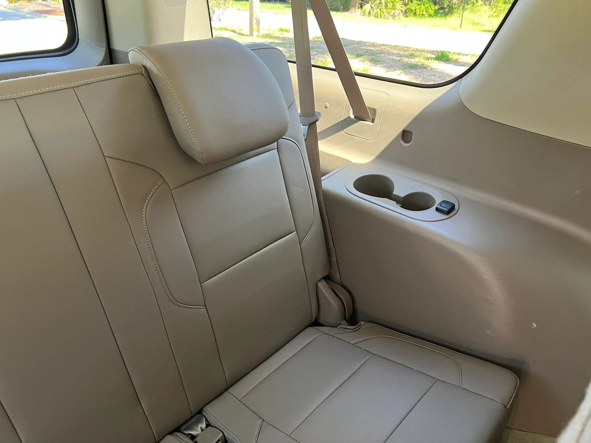 Used 2016 Chevrolet Suburban LT RWD image 25