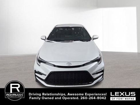 Used 2023 Toyota Corolla SE image 3