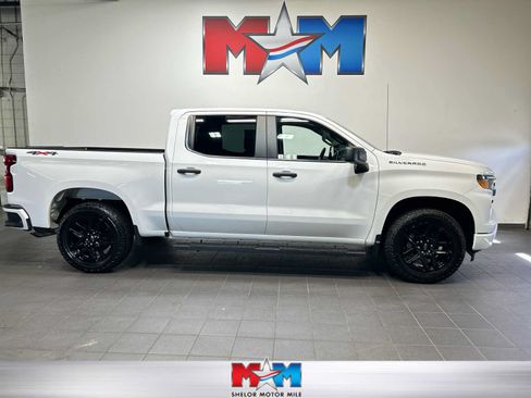Used 2023 Chevrolet Silverado 1500 Custom AWD/4WD image 1