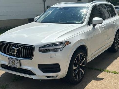 Used 2020 Volvo XC90 T6 Momentum image 2