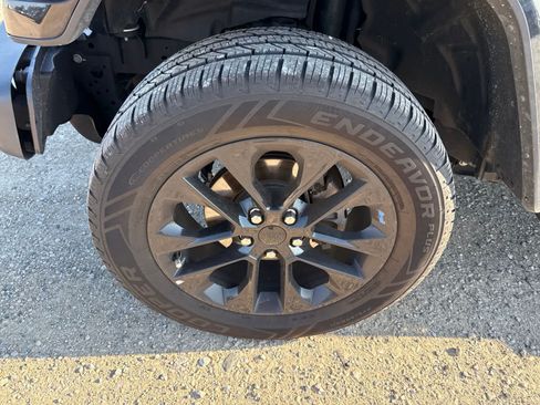 Used 2023 Jeep Wrangler Unlimited Sahara AWD/4WD image 5