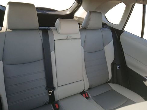 Used 2021 Toyota RAV4 XLE Premium image 17