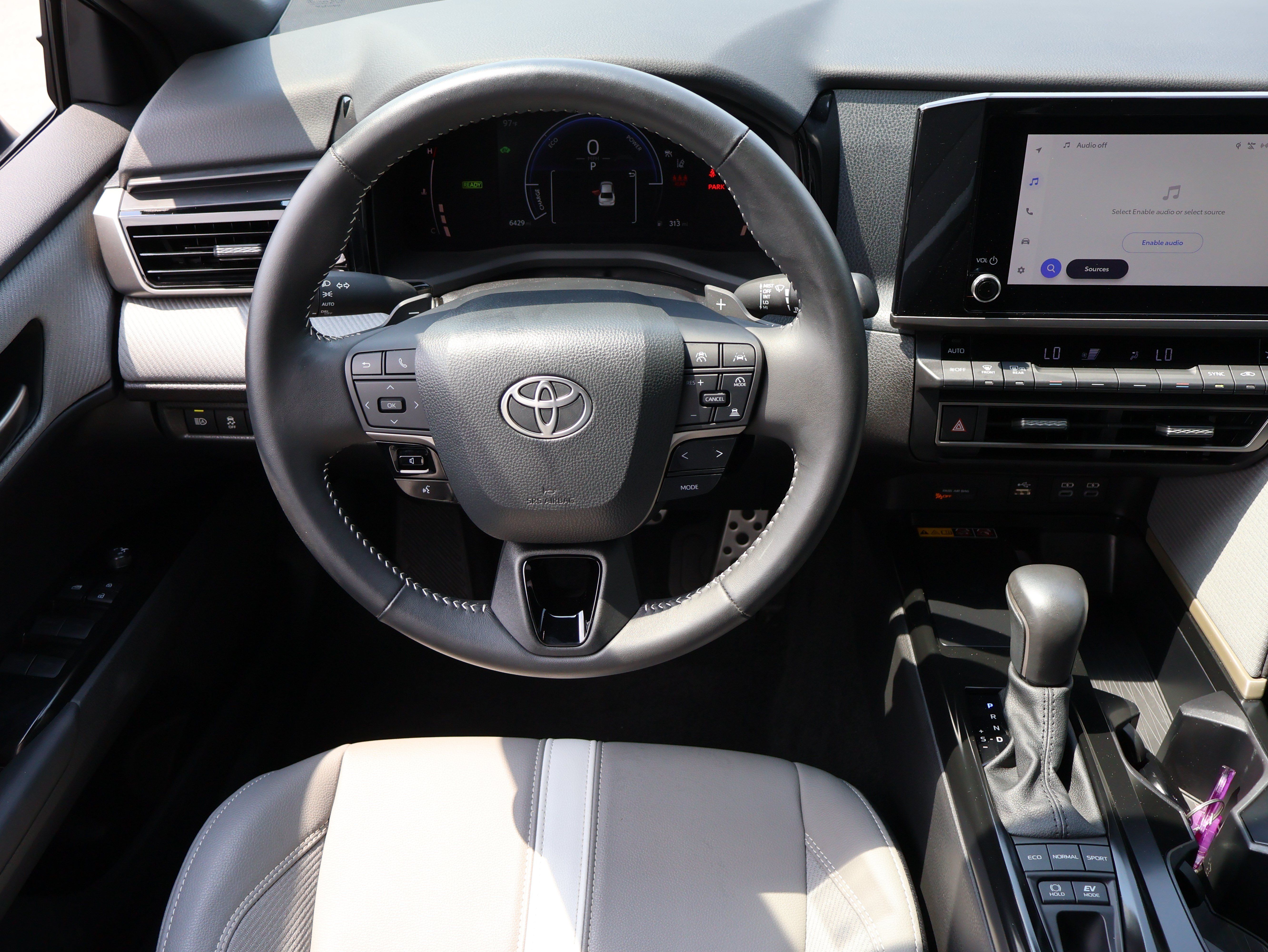 Used 2025 Toyota Camry SE FWD image 11
