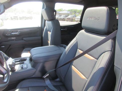 New 2026 GMC Sierra 1500 AT4 w/ AT4 Premium Package AWD/4WD image 13
