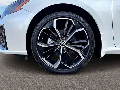 Used 2023 Nissan Altima 2.5 SR w/ SR Premium Package image 24