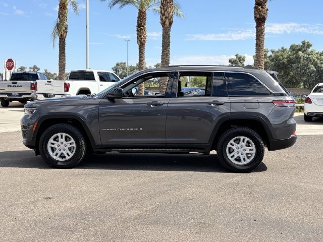 Used 2022 Jeep Grand Cherokee Laredo w/ Luxury Tech Group I AWD/4WD image 9