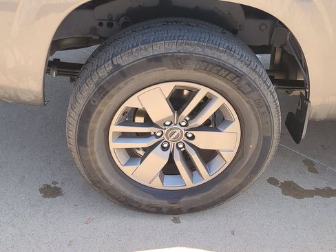 Certified 2025 Nissan Frontier SV RWD image 6