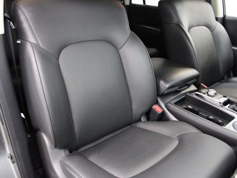 Used 2024 Nissan Armada SV AWD/4WD image 29