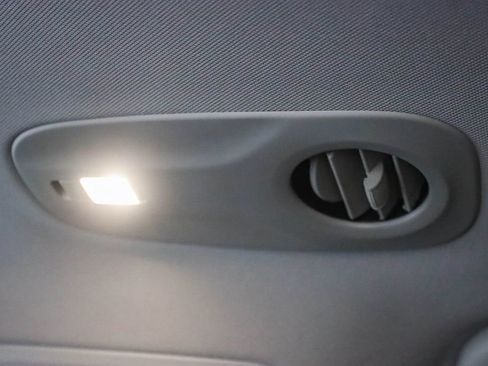 Used 2024 Chrysler Pacifica Select image 28