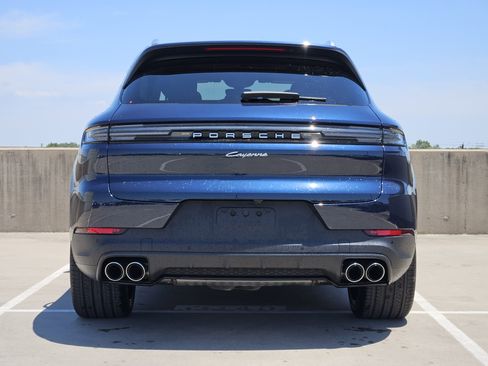 Certified 2025 Porsche Cayenne AWD/4WD image 7